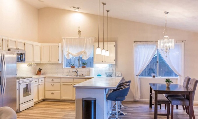 Columbia Casa | Charade House Redding