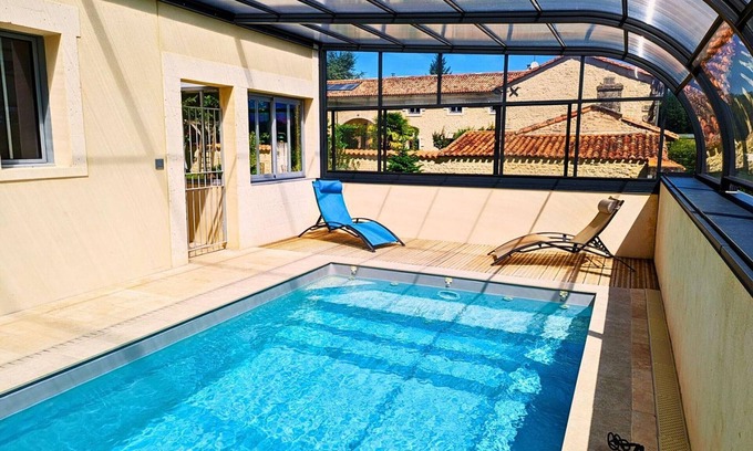 Salles-de-Barbezieux Cabaña | Casa luminosa con piscina, sauna y gimnasio en Salles-de-Barbezieux