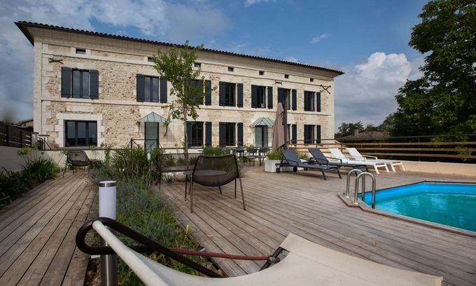 Medillac Casa | Charentaise and atypical farmhouse feet in the water - 15 people