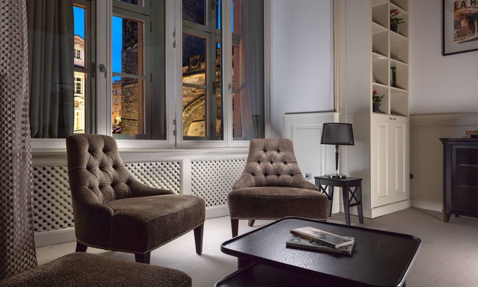 Mala Strana Casa | Plano de Charles Bridge I Soundproof I Bellamente amueblado