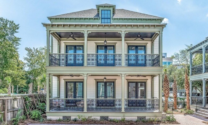 Cannonborough Elliotborough Casa | Charleston Luxury | Local Design 4BR w/ Balcony!