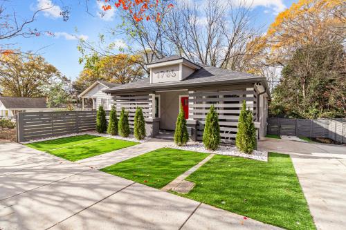 Charlotte Casa | Charlotte Retreat: Luxury 4BR Heaven