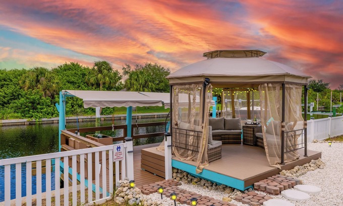 Port Charlotte Casa | Charlotte Shores Hideaway/Fishing Doc/Kayaks/ Heated Pool/Bar
