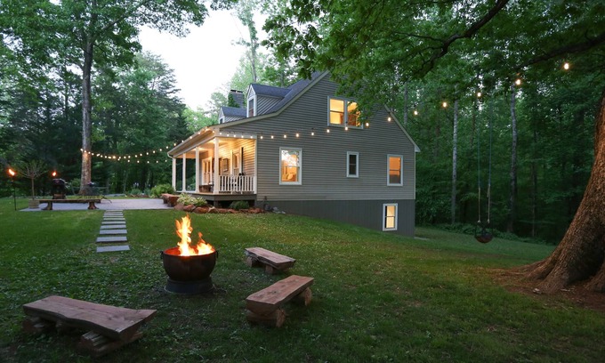 Charlottesville Casa | C'ville Country Retreat for UVa Events ~ Wine Tours ~ Reuniones familiares / de amigos