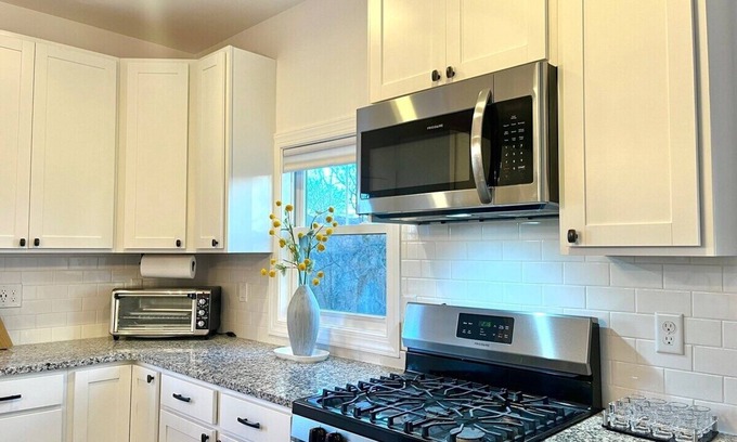 Ridge St. Casa | Charlottesville Home Close to Downtown