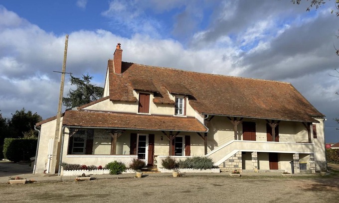 Saint-Pourcain-sur-Sioule Cabaña | Casa grande con piscina, sauna y jardín en Saint-Pourçain-sur-Sioule. Ideal para familias y amigos