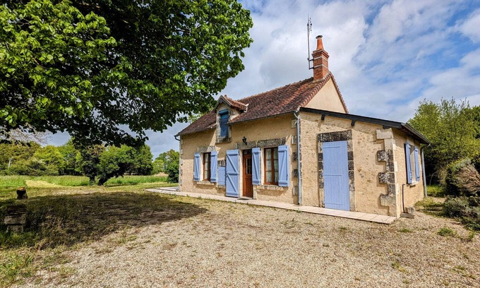 Saulnay Cabaña | Casa Encantadora con Estanque Privado en el Corazón de Berry