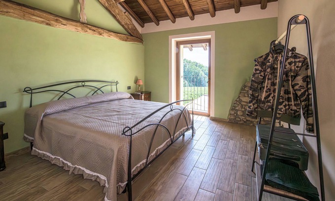 Gavi Cama Y Desayuno | Encantador refugio en Alessandria con cama tamaño queen y piscina al aire libre