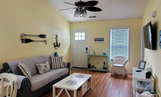 Myrtle Grove Casa | Charm Your Sol- < 3 miles to Carolina Beach!