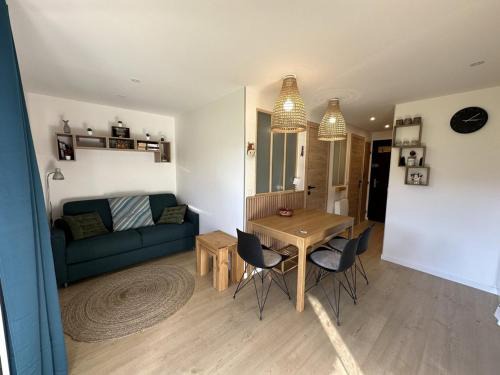 Araches-la-Frasse Apartamento | Charmant 2 pièces cabine, 4 pers, terrasse sud, proche village et pistes, parking privé - FR-1-572-293