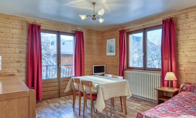 Megeve Apartamento | Charmant 2 pièces à Megève, proche du centre et des télécabines, avec balcon et parking - FR-1-453-120