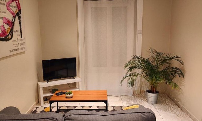 Ecartelee-Bonabry-Orieres-Paron Apartamento | Charmant Appartement au Cœur de Fougères