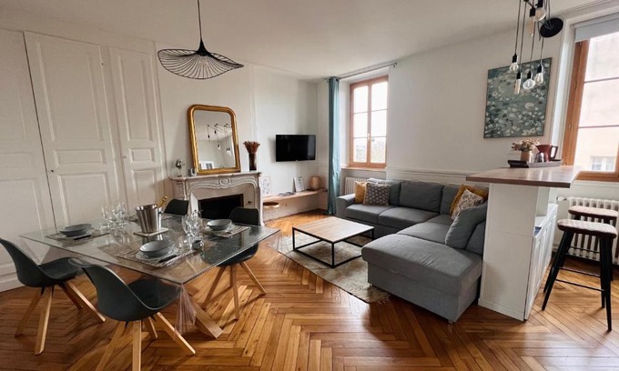 Auxerre Apartamento | Charmant appartement plein centre ville - parking privé