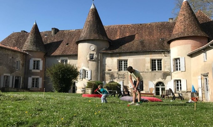 Montbron Otro | Charmant Château Charentais Familial en Bord de Rivière