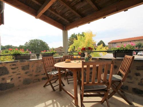 Lavaudieu Casa | Charmant Gîte à Lavaudieu avec Terrasse, Proche Sites Touristiques et Commerces - FR-1-582-219