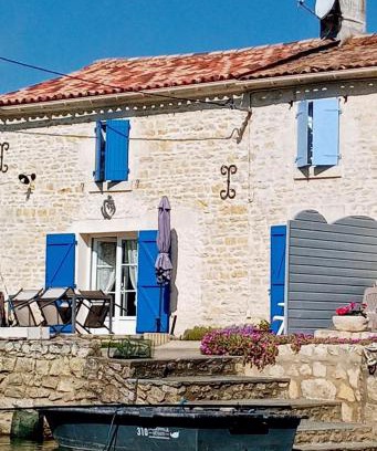 La Taillee Casa | - Charmant Gîte au Calme - "La Maison de La Taillée aux Volets Bleus" - Bord de Rivière - Pêche - Marais Poitevin - Vendée