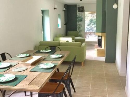 Le Mans Casa | Charmant Gîte Familial Rénové avec 3 Chambres, Cheminée et Jardin, Proche Le Mans - FR-1-410-332