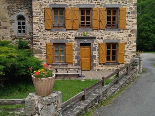 Saint-Didier-sur-Doulon Casa | Charmant Gîte Indépendant au Coeur d'un Village de Campagne avec Cour Fermée - FR-1-582-222