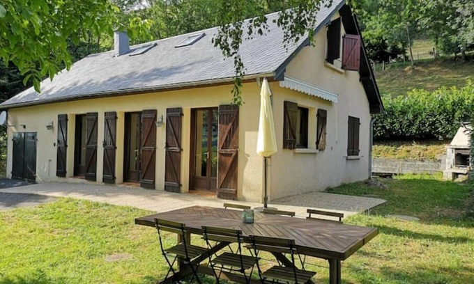 Saint-Paul-de-Salers Casa | Charmant Gîte de Montagne Avec Cheminée