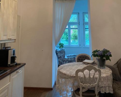 Graz Apartamento | Charmante Altbauwohnung im Shabby Chic Stil mit Wintergarten und Gartenblick - Ihr perfektes Zuhause in Graz