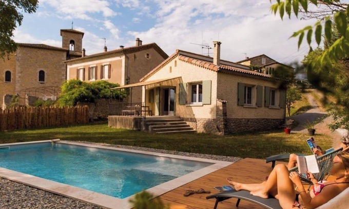 Rochecolombe Casa | Charmante Maison Avec Piscine au Calme Ardèche Sud