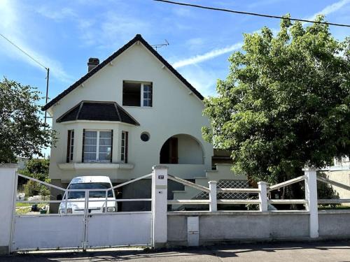 Sainte-Savine Casa | Charmante Maison avec Jardin à Troyes