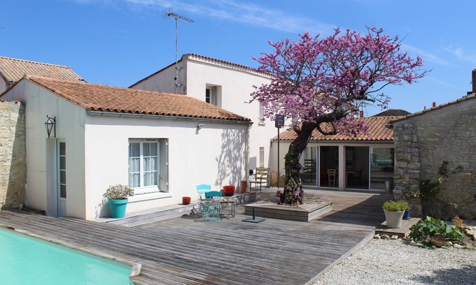 Saint-Xandre Casa | Charmante Maison de Centre-bourg Avec Piscine