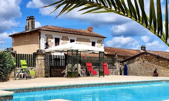 Chatenet Cabaña | Charmante Maison de Campagne Paisible Avec Vues Magnifiques et Belle Piscine