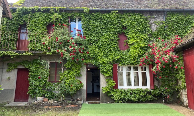 Buxeuil Casa | Charmante Maison de Campagne Rénovée du 17e 6 Voyageurs Rivière et Jacuzzi