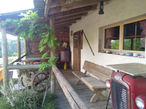Nenzlingen Casa | Charmantes Western-Zimmer mit Veranda auf dem Raihof