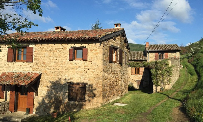 Vaugneray Casa | Charme à la Campagne Avec Piscine