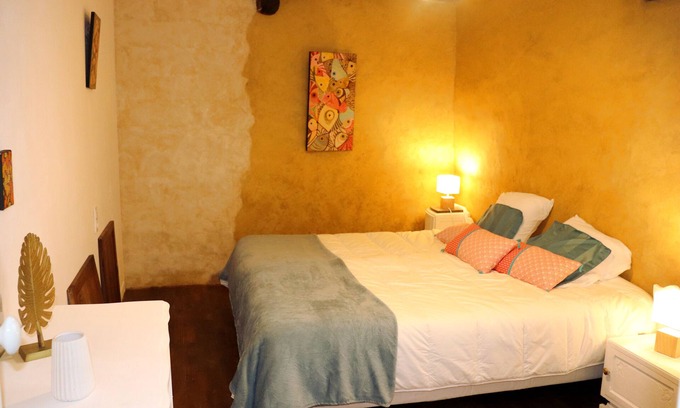 Saint-Meen-le-Grand Cabaña | Charme et Nature - Room in a mud house in Brocéliande country