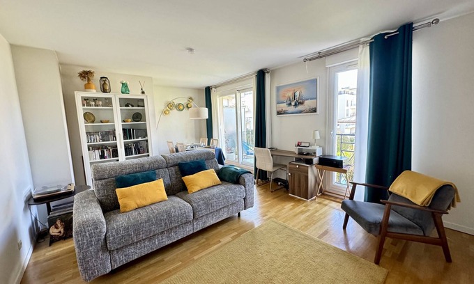 Rueil-Malmaison Apartamento | Charment Appartement Avec Balcon
