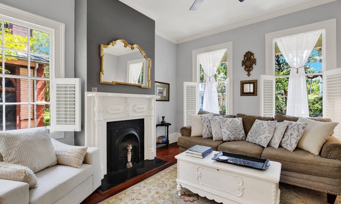 Savannah Victorian District Casa | Charmer near Forsyth Park, Heated Pool Access!