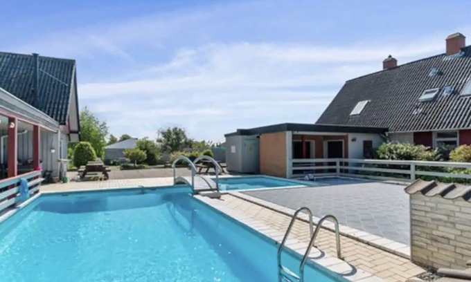 Vipperod Apartamento | Charmerende 63m2 Lejlighed/rækkehus i 2 Etager med Fælles Pool