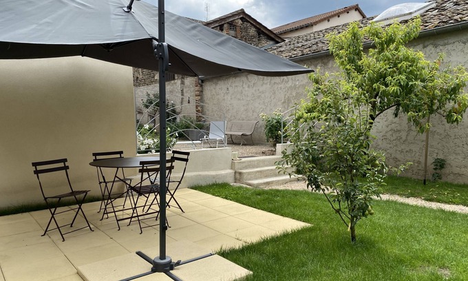 Taponas Casa | Charming 3-star and 3-épis gîte, located in Belleville-en-Beaujolais.