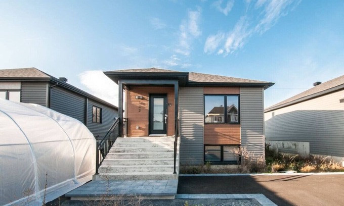 Saint-Roch-de-Richelieu Casa | Charming 3 bed home with quick access