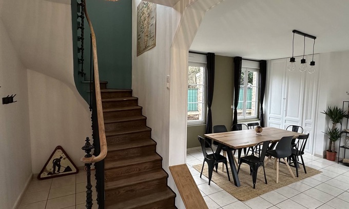 Saint-Pierre-les-Elbeuf Casa | Charming and Bright 3 Bedroom House, with Garden and Parking