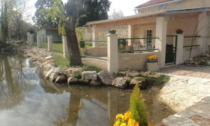 Saint-Sulpice-de-Cognac Cabaña | Escapada en la naturaleza: Casa con jardín privado, chimenea y actividades ecuestres en Charente