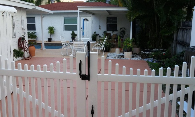 Southwest Cabaña | Charming 1-bedroom cottage in marvelous West Palm Beach
