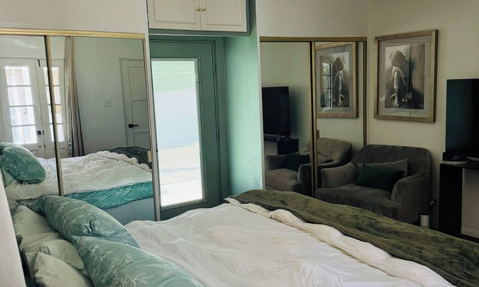 Beverly Hills Casa | Charming 1-bedroom house with AC, WiFi in amazing Beverly Hills