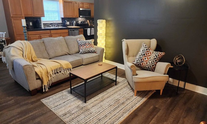 Greenwood Apartamento | Charming 1-bedroom apartment with WiFi and close to the Hospital in Greenwood