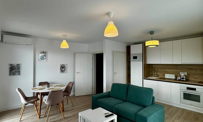 Blejoi Apartamento | Charming 1-bedroom apartment in serene Ploiesti with WiFi, AC