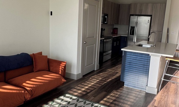 Addison Apartamento | Charming 1-bedroom apartment in terrific Addison with fitness room, WiFi