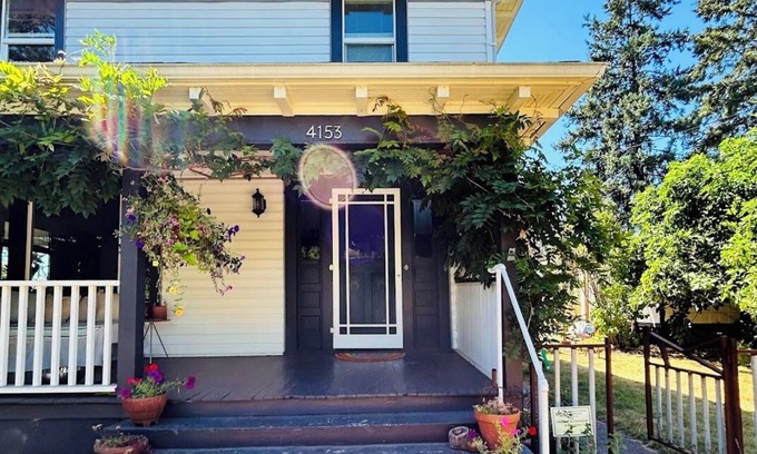 Foster - Powell Apartamento | Charming 1-bedroom apartment in the heart of vibrant Foster-Powell, SE Portland