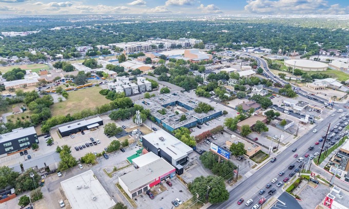 Brentwood Apartamento | Charming 1-bedroom apartment in fabulous Austin - The Red Room