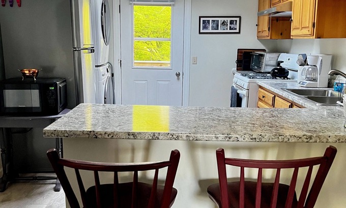 Lenox Dale Apartamento | Charming 1-bedroom apartment in wonderful Lenox Dale