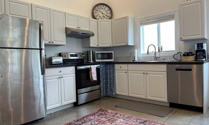 Iowa City Apartamento | Charming, 1-bedroom 'Barndominium' on organic vegetable farm in Iowa City