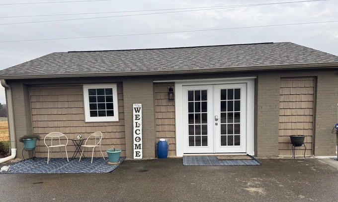 Jonesville Cabaña | Charming 1-bedroom cottage with WiFi, AC in Jonesville