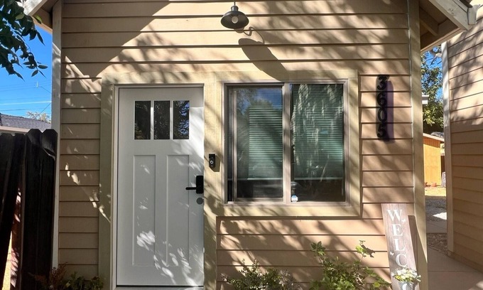 Southeastern Sacramento Cabaña | Charming 1-bedroom cottage with AC and WiFi in Sacramento